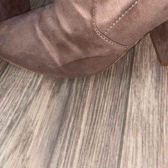 Steve Madden “Revolution” booties in gray - Picture 5 of 5